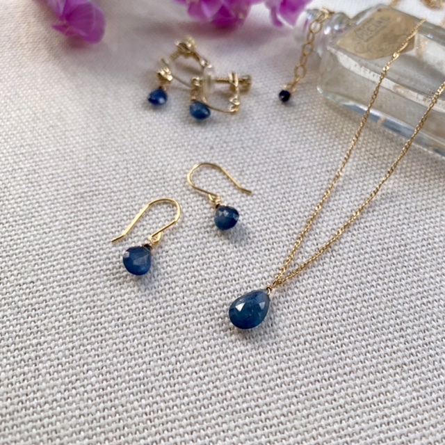 Sapphire】ペアシェイプ ピアス・イヤリング - Natully